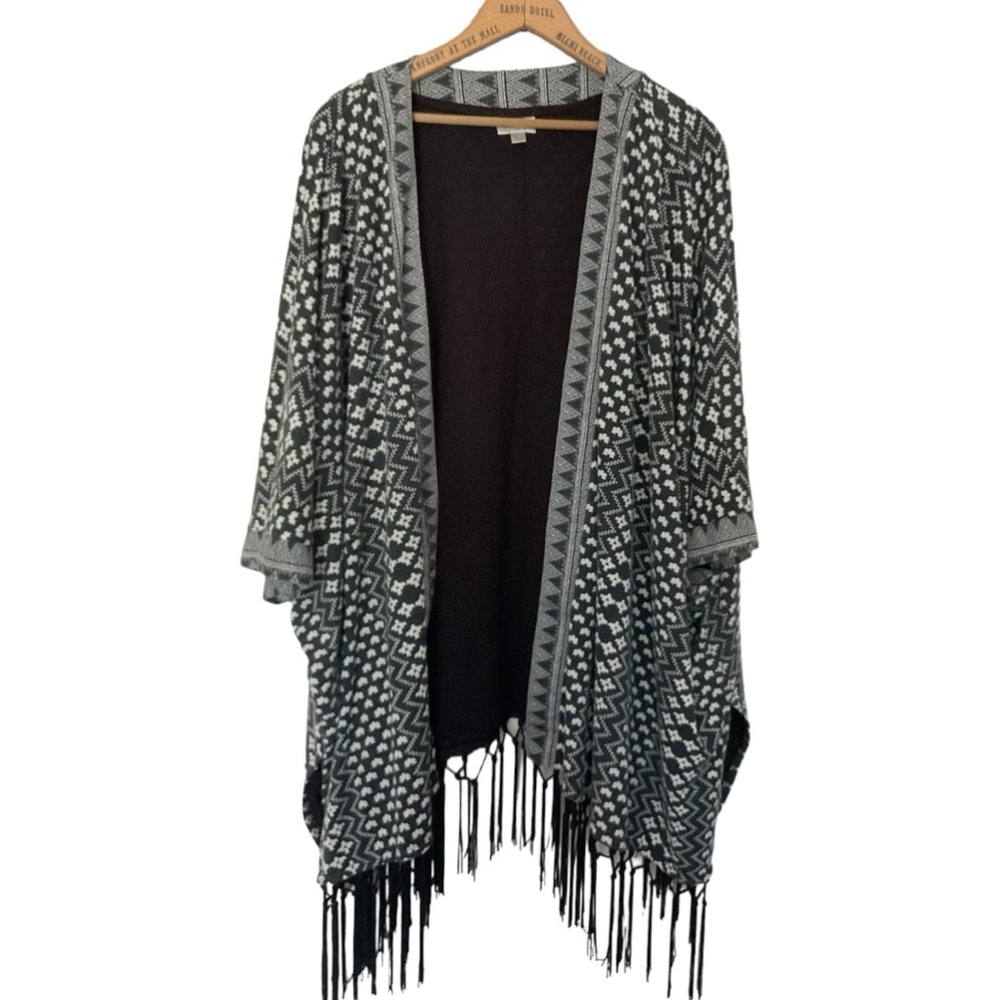 Avenue Black & White Geometric Print Kimono Cardigan with fringe hem Size 22/24 - Picture 2 of 11